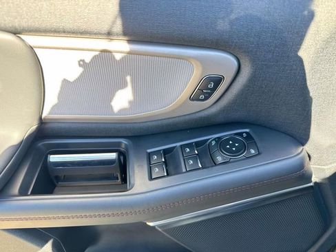 New 2025 Ford Expedition Active image 22