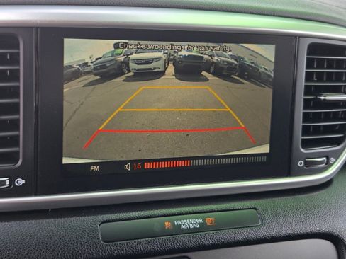 Used 2022 Kia Sportage LX image 28