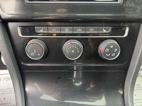 Used 2017 Volkswagen GTI SE image 17