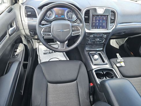 Used 2022 Chrysler 300 Touring image 27