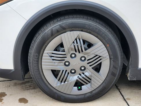 New 2025 Kia K4 LX image 7