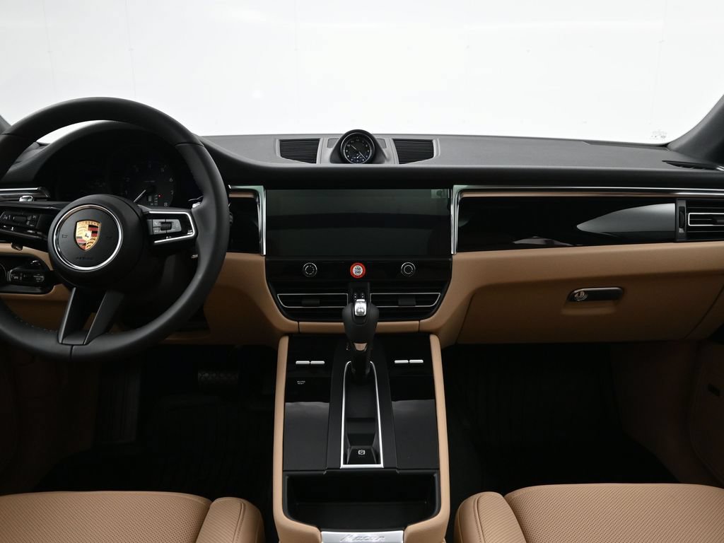 Certified 2026 Porsche Macan AWD/4WD image 9