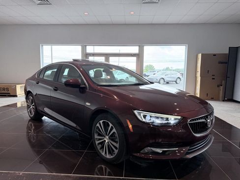 Used 2018 Buick Regal Essence w/ Driver Confidence Package #1 FWD image 8