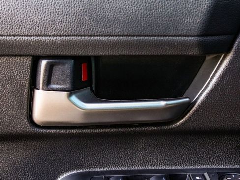 Used 2024 Toyota Tacoma TRD Off-Road image 9