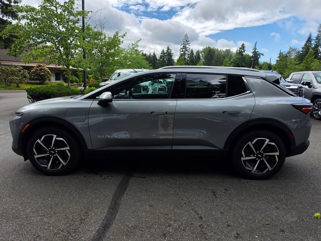New 2026 Chevrolet Equinox EV LT AWD/4WD image 2