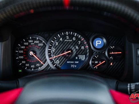 Used 2020 Nissan GT-R Premium w/ Premium Interior Package image 9