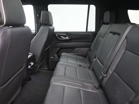 Used 2023 GMC Yukon XL SLT AWD/4WD image 18