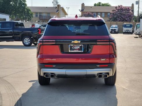 Used 2024 Chevrolet Traverse LT w/ Enhanced Driving Package FWD image 13