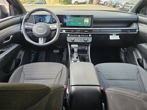 Certified 2025 Hyundai Santa Cruz SE image 8