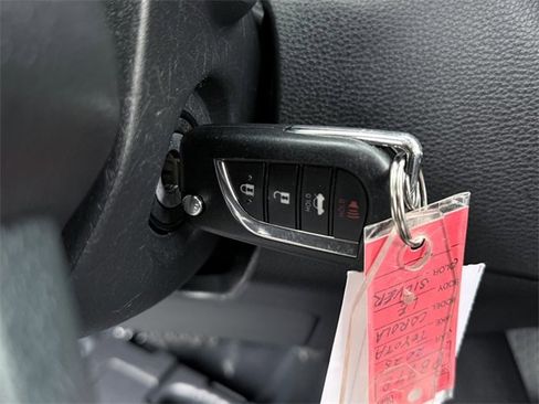 Certified 2025 Toyota Corolla LE image 33