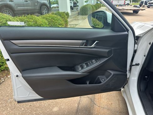 Used 2019 Honda Accord LX image 13