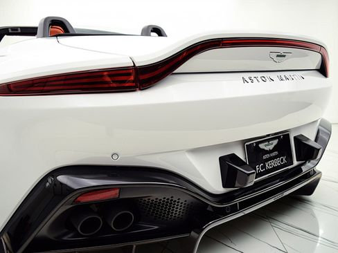 Used 2023 Aston Martin V8 Vantage Roadster RWD image 16
