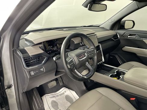 Used 2024 GMC Acadia Elevation image 10