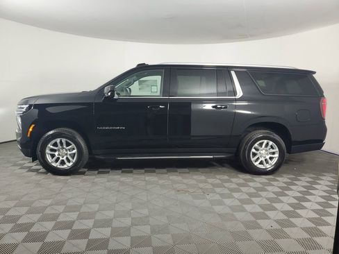 New 2026 Chevrolet Suburban LS image 7