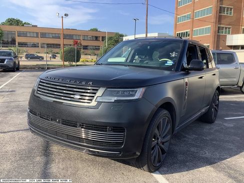 Used 2024 Land Rover Range Rover SV AWD/4WD image 4