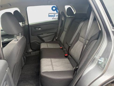 Used 2025 Nissan Rogue SV image 16