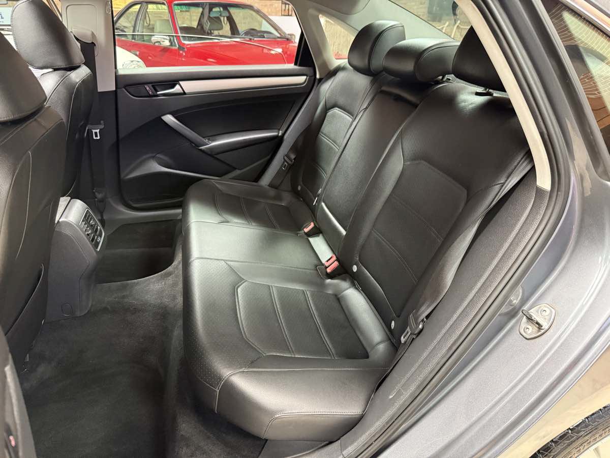 Used 2013 Volkswagen Passat 2.5 SE FWD image 26