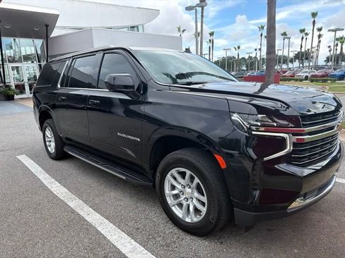 Used 2024 Chevrolet Suburban LT RWD image 2