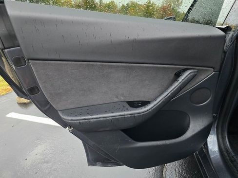 Used 2020 Tesla Model Y Long Range image 27