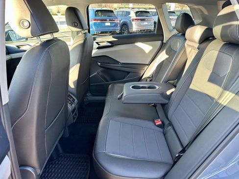 New 2024 Volkswagen Taos SE image 17