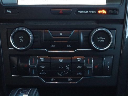 Used 2017 Ford Explorer XLT image 12