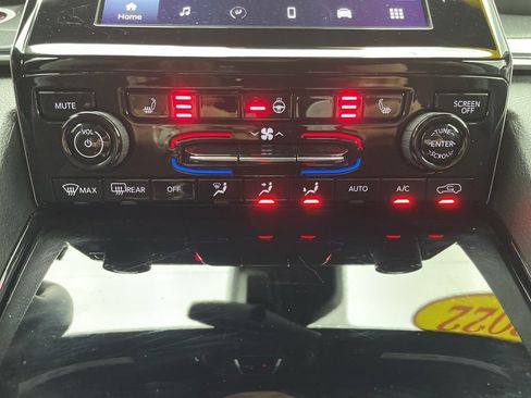 Used 2022 Jeep Grand Cherokee L Laredo image 36