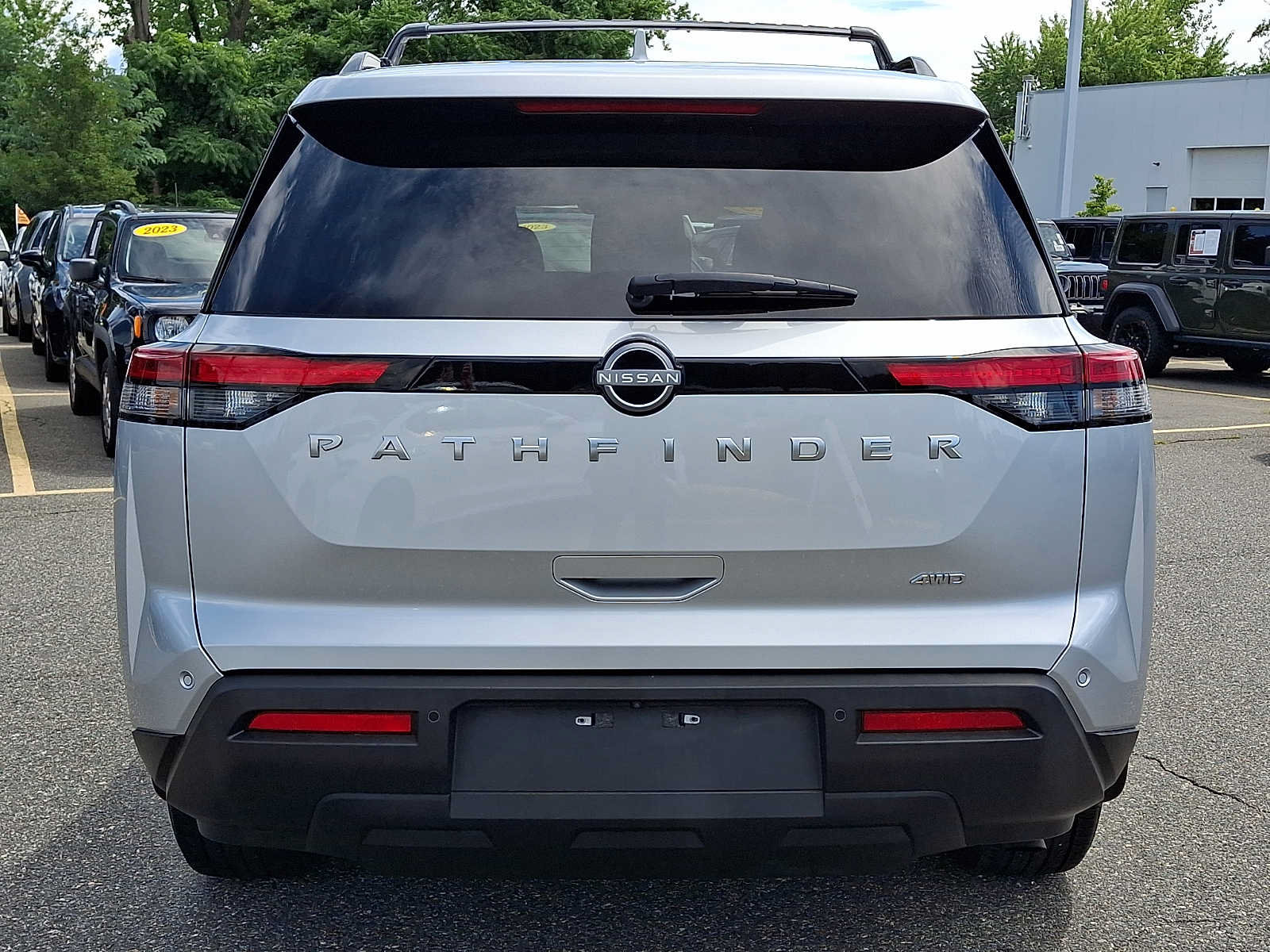 Used 2025 Nissan Pathfinder SV AWD/4WD image 5