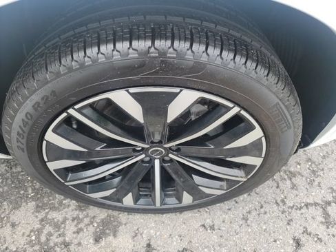 Certified 2025 Volvo XC90 B6 Plus AWD/4WD image 36