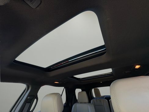 Used 2015 Ford Explorer XLT w/ Equipment Group 202A image 22