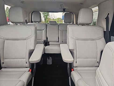 Used 2025 Ford Expedition Platinum w/ Driver's Package AWD/4WD image 10