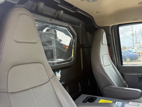 Used 2018 Chevrolet Express 2500 w/ Driver Convenience Package RWD image 40