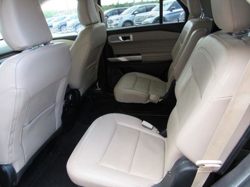 Used 2022 Ford Explorer Limited w/ Equipment Group 301A AWD/4WD image 27