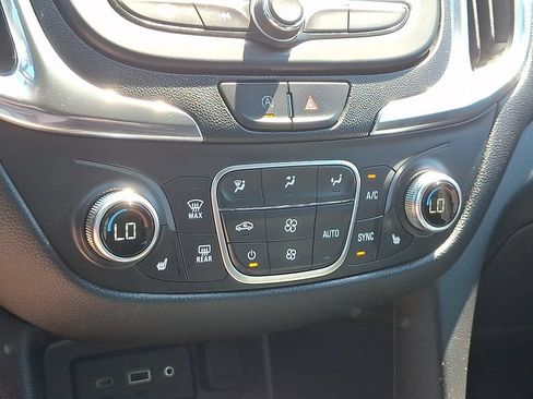 Used 2024 Chevrolet Equinox LT AWD/4WD image 15