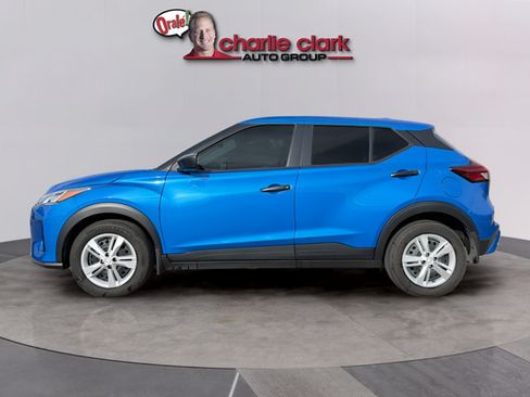 Certified 2025 Nissan Kicks Play S FWD image 3