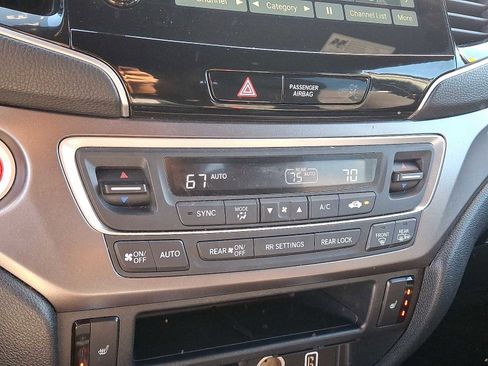 Used 2022 Honda Pilot Sport image 17