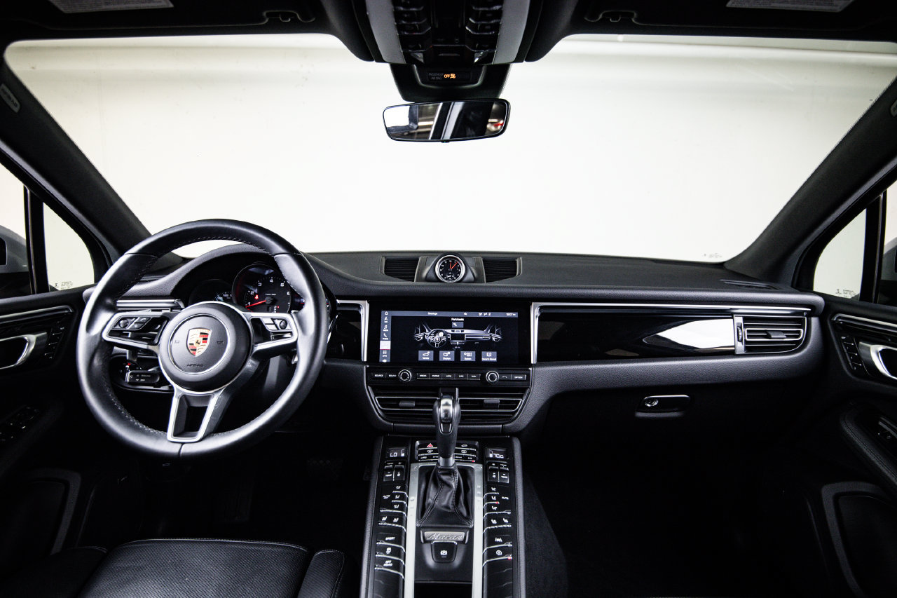 Certified 2021 Porsche Macan AWD/4WD image 25