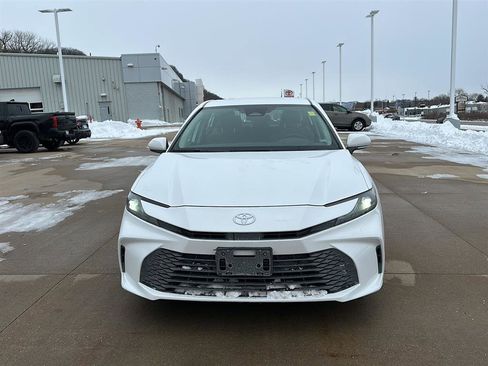 Used 2025 Toyota Camry LE image 14