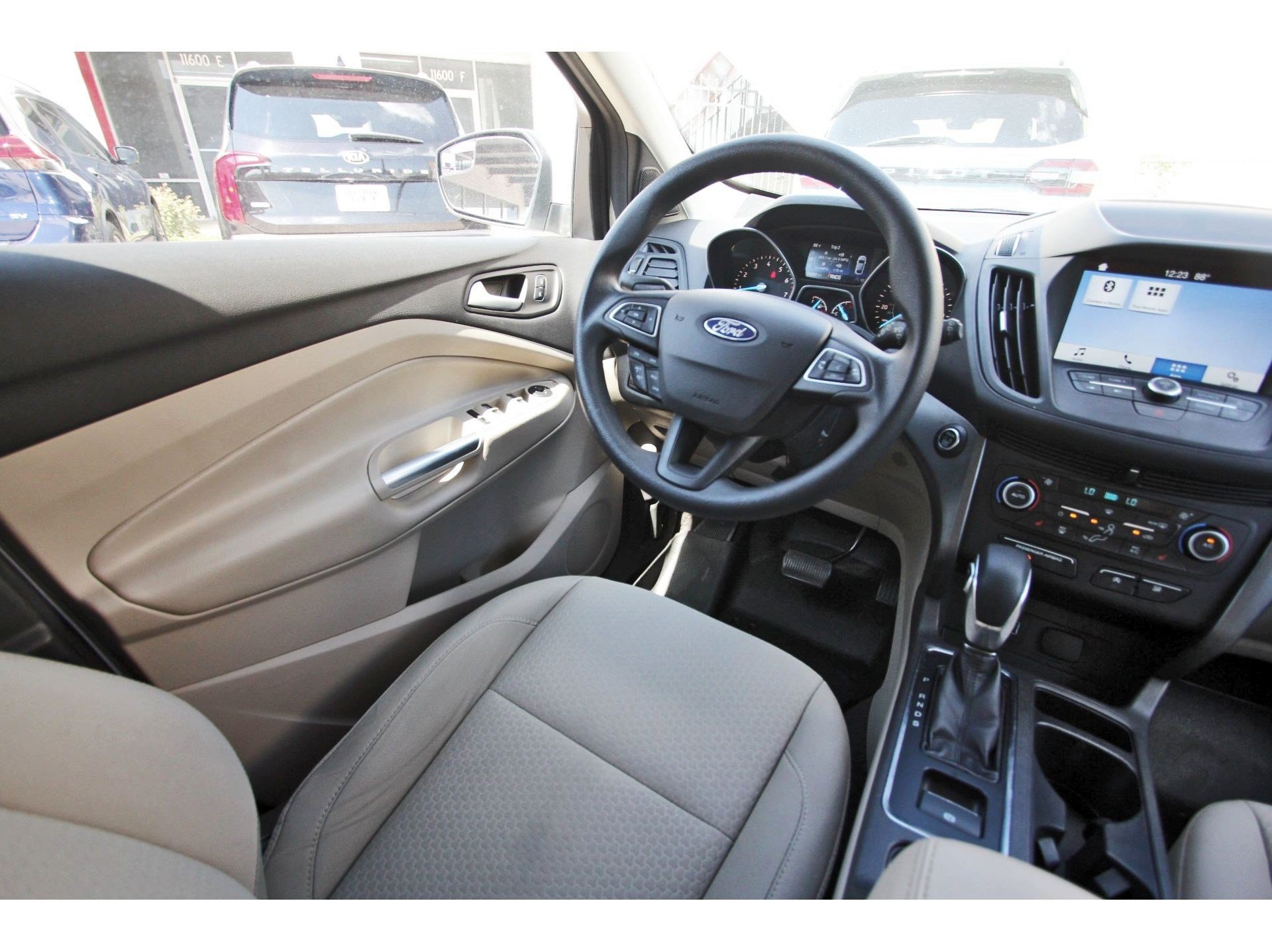 Used 2019 Ford Escape SE FWD image 10