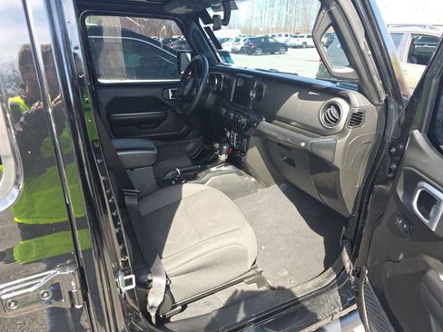 Used 2023 Jeep Wrangler Unlimited w/ Sun & Screen Package AWD/4WD image 5