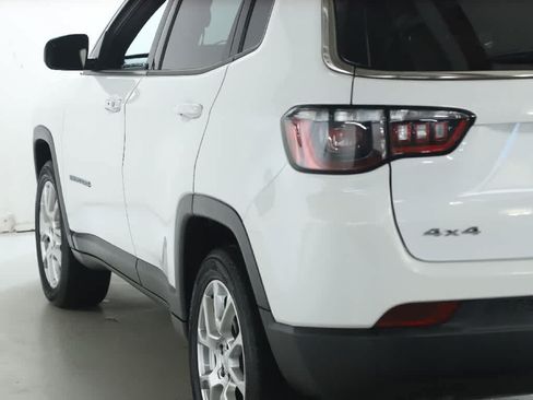 Used 2024 Jeep Compass Latitude AWD/4WD image 35
