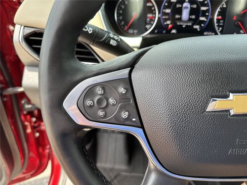 Used 2023 Chevrolet Traverse Premier FWD image 23