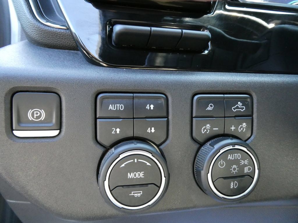 Used 2022 Chevrolet Silverado 1500 ZR2 w/ Technology Package AWD/4WD image 29