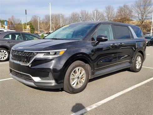 Used 2024 Kia Carnival LX image 3