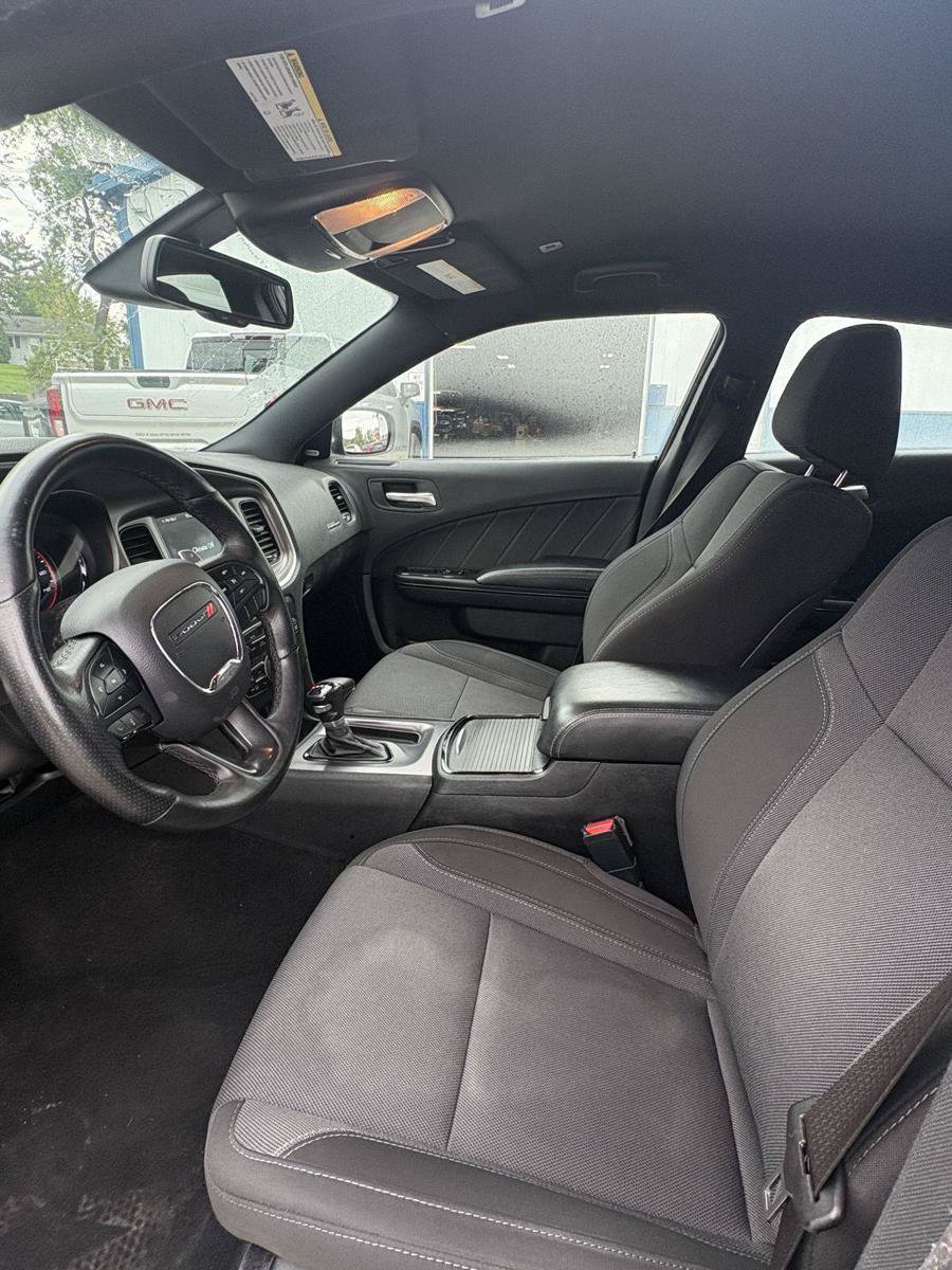 Used 2019 Dodge Charger SXT w/ Blacktop Package AWD/4WD image 5