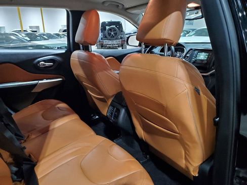 Used 2018 Jeep Cherokee Latitude w/ Altitude Package image 20