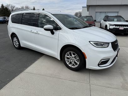 Used 2023 Chrysler Pacifica Touring-L