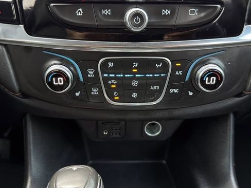 Used 2020 Chevrolet Traverse RS FWD image 21