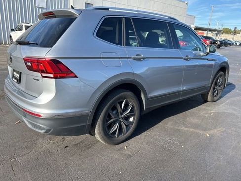 Certified 2024 Volkswagen Tiguan SE image 5