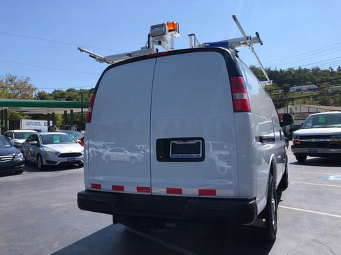 Used 2018 Chevrolet Express 2500 w/ Driver Convenience Package image 4