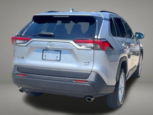 Used 2020 Toyota RAV4 XLE w/ Carpet Mat Package AWD/4WD image 5